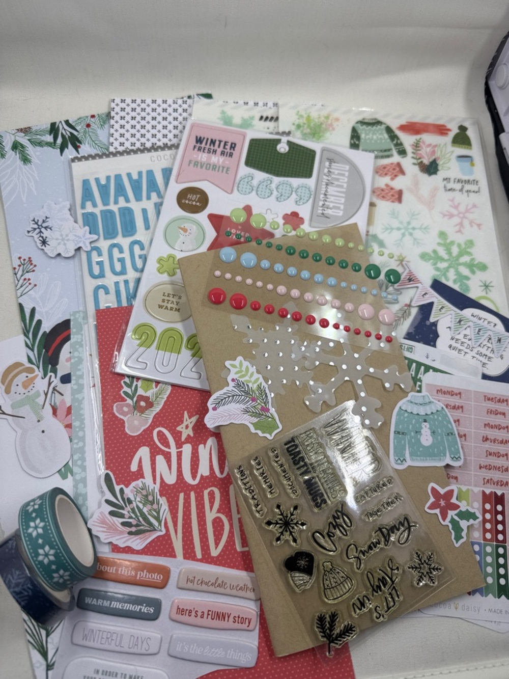 Cocoa Daisy-Dec Holiday Memory Keeping Kit *Used 20+pcs Planner stationary